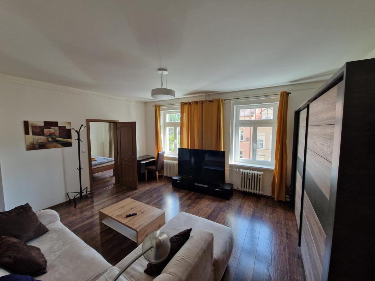 Apartman 63M2 S Balkonem V Lazenskem Centru Karlovy Vary Kültér fotó
